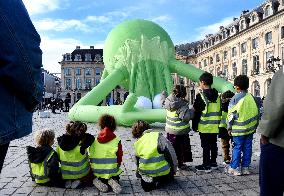 Giant Inflatable Kermit The Frog Installation - Paris