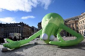Giant Inflatable Kermit The Frog Installation - Paris
