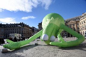 Giant Inflatable Kermit The Frog Installation - Paris