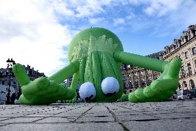 Giant Inflatable Kermit The Frog Installation - Paris