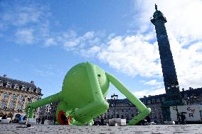 Giant Inflatable Kermit The Frog Installation - Paris