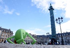Giant Inflatable Kermit The Frog Installation - Paris