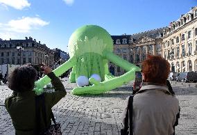 Giant Inflatable Kermit The Frog Installation - Paris