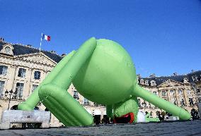 Giant Inflatable Kermit The Frog Installation - Paris
