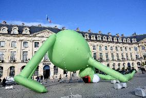 Giant Inflatable Kermit The Frog Installation - Paris