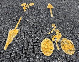 Bicycle Paths And Road Markings Illustrations - Paris