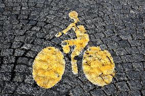 Bicycle Paths And Road Markings Illustrations - Paris