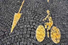 Bicycle Paths And Road Markings Illustrations - Paris