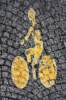 Bicycle Paths And Road Markings Illustrations - Paris