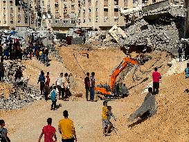Cleanup and Search Operations in Khan Yunis - Gaza Strip