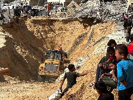 Cleanup and Search Operations in Khan Yunis - Gaza Strip
