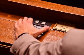 Debate and Vote To Postpone The Renewal Of Congress Members of New Caledonia - Paris