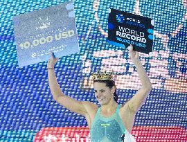 Kaylee McKeown Sets New 200m Backstroke World Record - Toronto