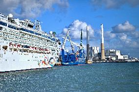 Illustrations Le Havre view from the coast