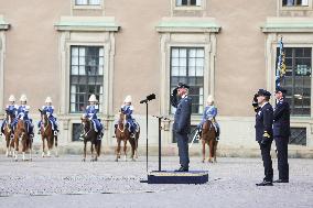 SWEDEN KING INSPECTS THE LIFE GUARDS
