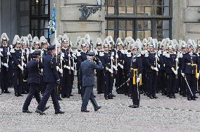 SWEDEN KING INSPECTS THE LIFE GUARDS