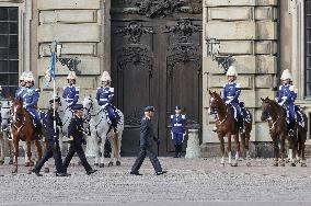 SWEDEN KING INSPECTS THE LIFE GUARDS