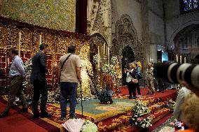 Besamanos of Esperanza de Triana Held - Seville