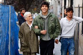 Glenn Close Walks In Madrid With Los Javis