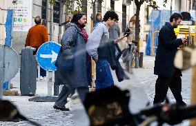 Glenn Close Walks In Madrid With Los Javis