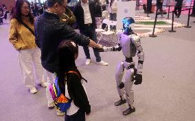 Robot Dancing at GLOBAL AI PLAYER CARNIVAL in Shanghai