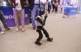 Robot Dancing at GLOBAL AI PLAYER CARNIVAL in Shanghai