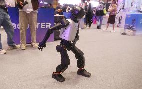 Robot Dancing at GLOBAL AI PLAYER CARNIVAL in Shanghai
