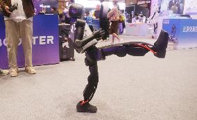 Robot Dancing at GLOBAL AI PLAYER CARNIVAL in Shanghai