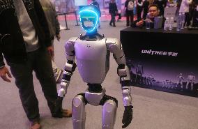 Robot Dancing at GLOBAL AI PLAYER CARNIVAL in Shanghai