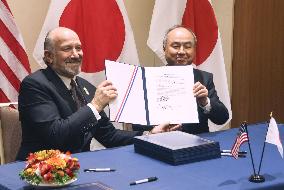 Signing ceremony for Japanese investment in U.S.