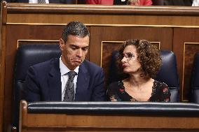 Government Faces Control Session Amid Anniversary