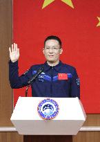 (FOCUS) CHINA-JIUQUAN-SHENZHOU-21-CREW-PRESS CONFERENCE (CN)