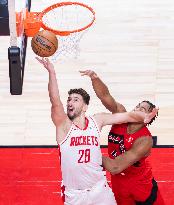 Rockets Defeat Raptors In Toronto - Canada