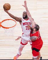 Rockets Defeat Raptors In Toronto - Canada