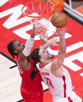 Rockets Defeat Raptors In Toronto - Canada