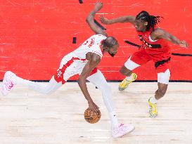 Rockets Defeat Raptors In Toronto - Canada