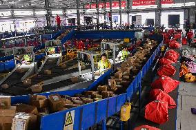 Chinese Social Logistics
