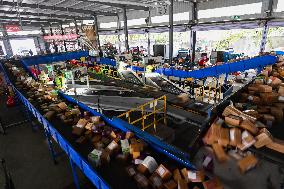 Chinese Social Logistics