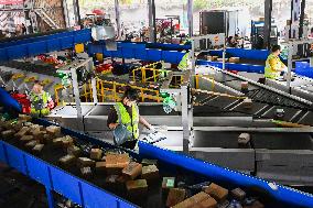 Chinese Social Logistics