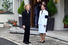 Queen Sofia Signs Condolence Book For Queen Sirikit - Spain