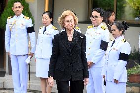 Queen Sofia Signs Condolence Book For Queen Sirikit - Spain