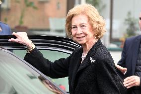 Queen Sofia Signs Condolence Book For Queen Sirikit - Spain