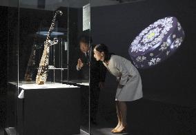 Princess visits exhibition digitally showcasing imperial treasures