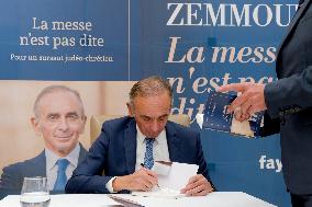 Eric Zemmour Signs His Book - Nice