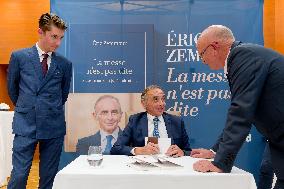 Eric Zemmour Signs His Book - Nice