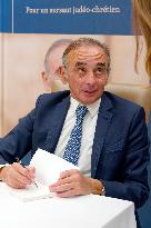 Eric Zemmour Signs His Book - Nice
