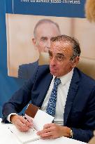 Eric Zemmour Signs His Book - Nice
