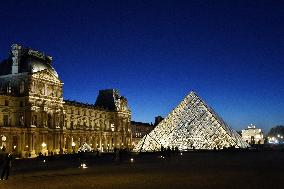 Louvre Museum Illustration - Paris