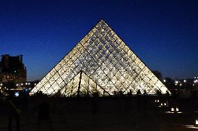 Louvre Museum Illustration - Paris