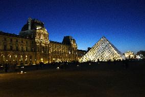 Louvre Museum Illustration - Paris